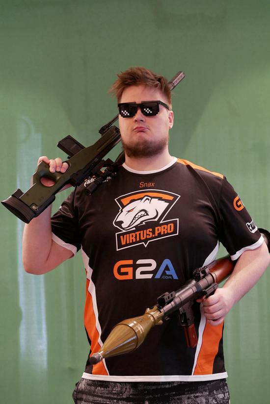 TES发布选手团建返图：先来感受一波哥几个的欢乐时光