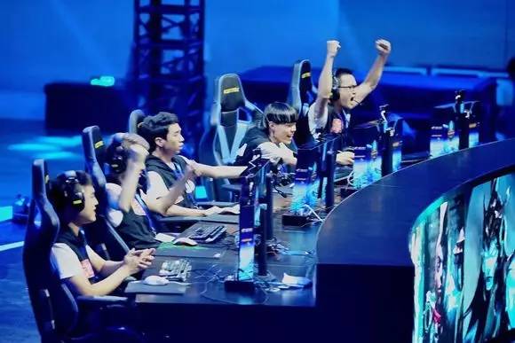 2025LPL全明星：Jiejie、Meiko、 Scout上榜 你心中的年度MVP是谁